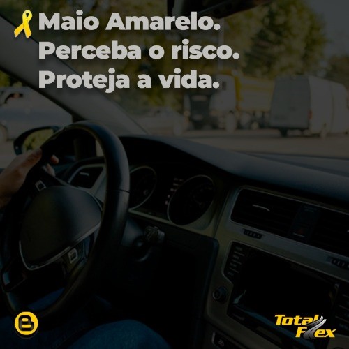 a imagem mostra um painel de carro com a mão de um motorista ao volante